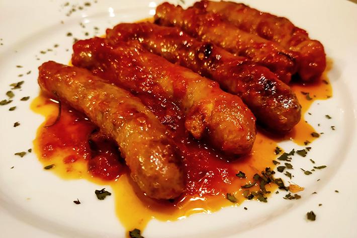 longaniza o salchicha guisada a la italiana